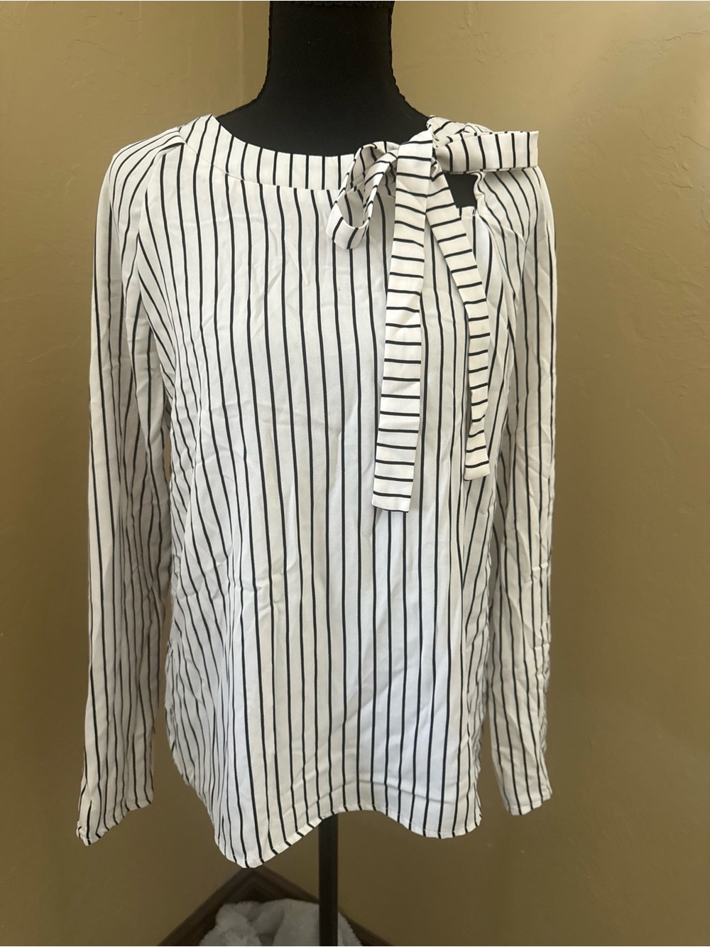 SHEIN White Long-Sleeve Vertical Stripe Top with Shoulder Bow